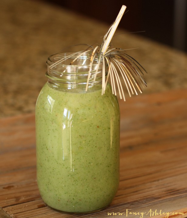 Fancy Green Smoothie Recipe // Fancy Ashley