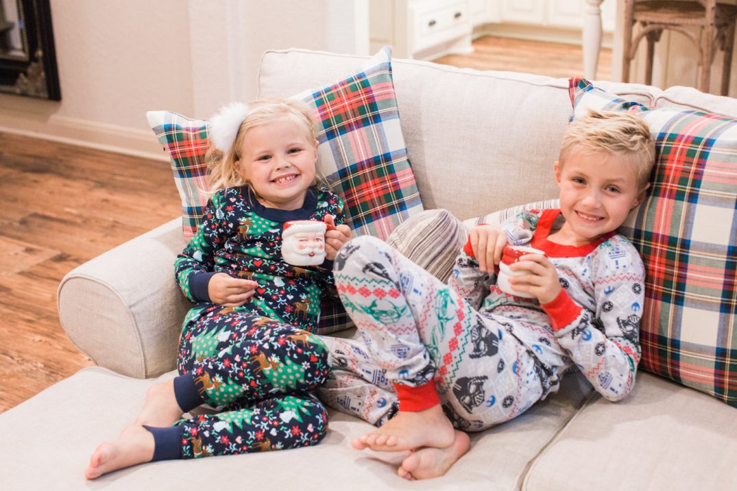 kids-holiday-pajamas