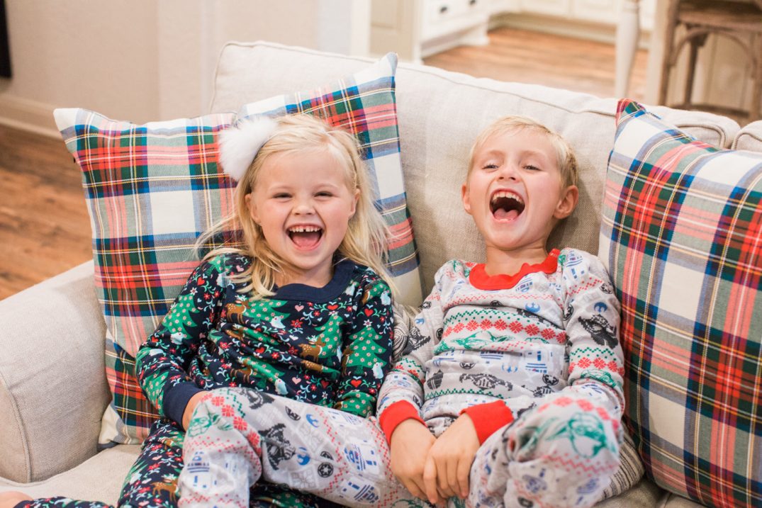 kids-holiday-pajamas