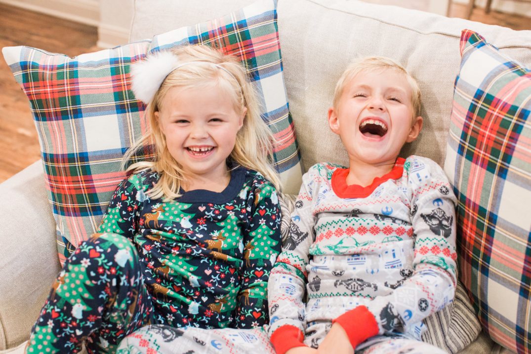 kids-holiday-pajamas