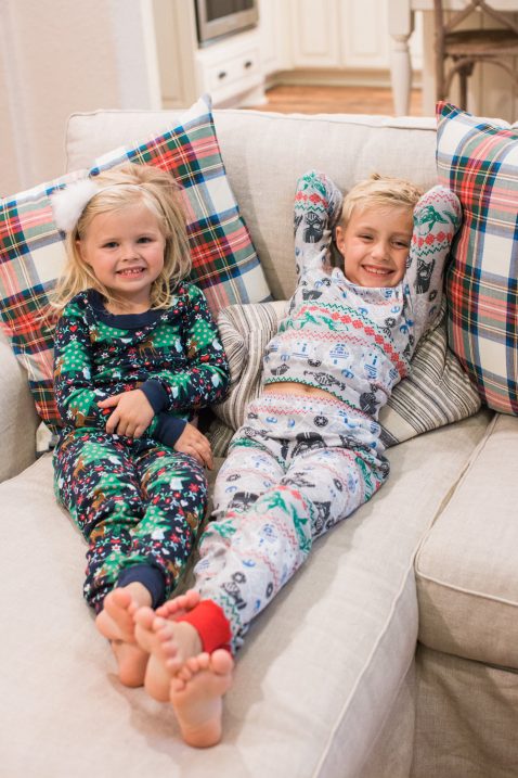 kids-holiday-pajamas