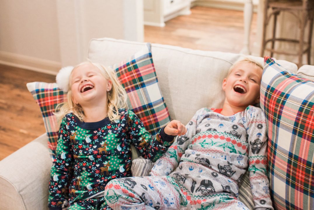 kids-holiday-pajamas