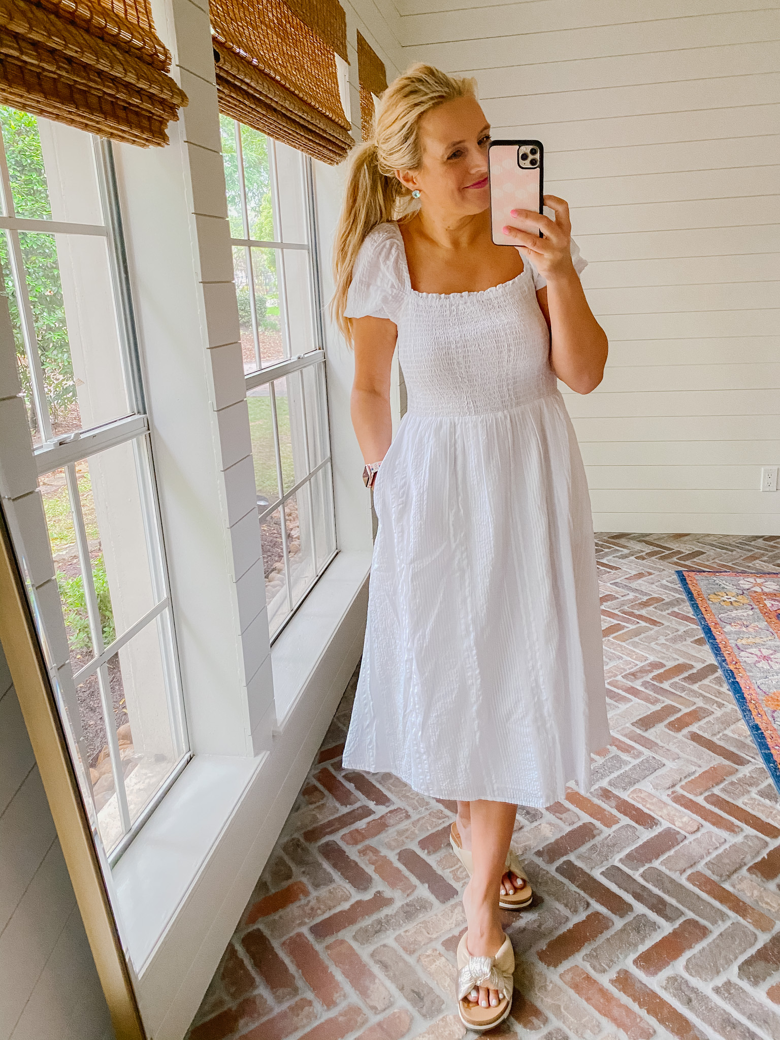 Loft Clothing by popular Houston fashion blog, The House of Fancy: image of a woman wearing a Loft white dress with gold metallic slide sandals. 