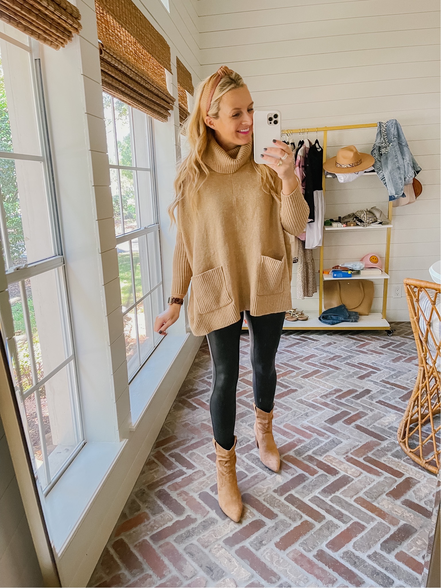 How To Style Faux Leather Leggings 5 Ways - House of Fancy